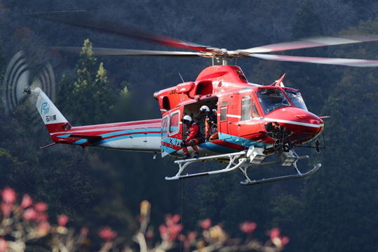 飛行中の石川県消防防災ヘリコプター